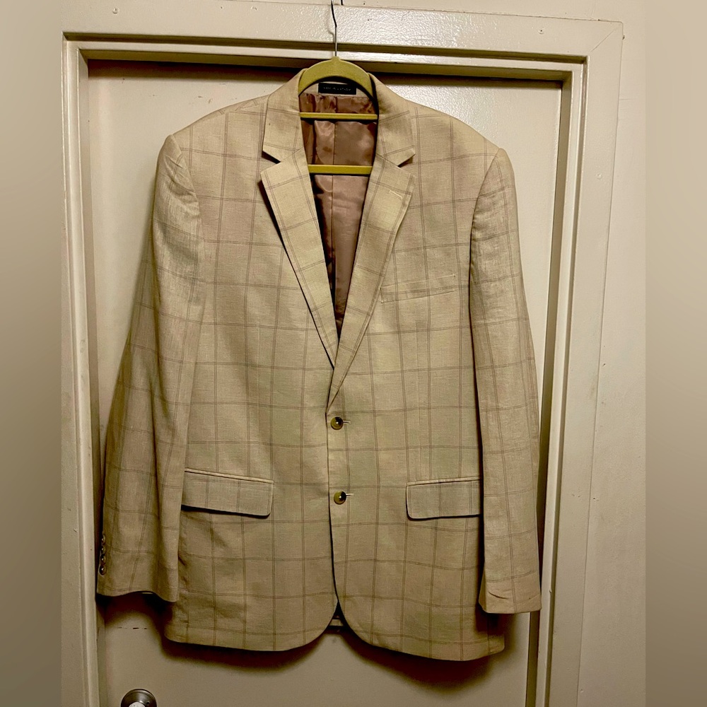 Crème and purple check Jones of New York sport coat.